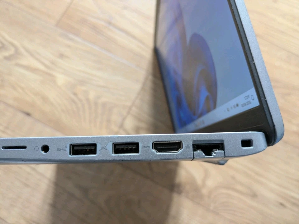 Dell Latitude 5540 · i5-1335U · 8GB · 256GB, photo 4 of 5