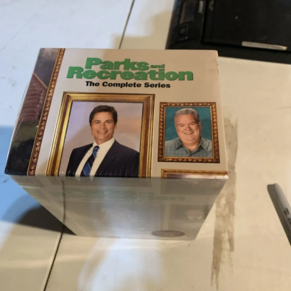 Parks and Recreation: The Complete Series (20-Disc DVD, 2009-2015) Brand New ! - Image 3 of 4