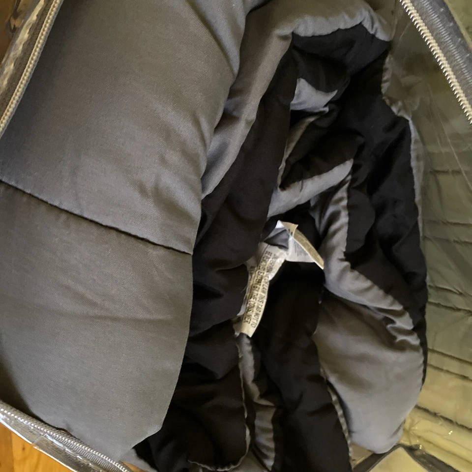 Juego de 6 piezas de edredón doble y sábana (edredón revisable negro o gris) NRFB Foto 2 de 4