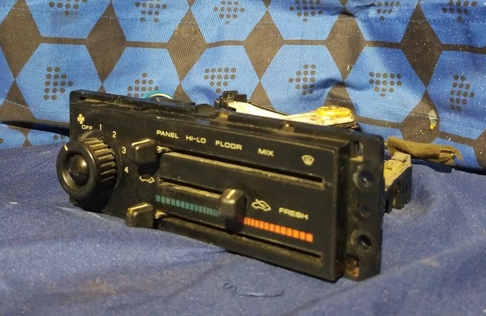 Control de aire de calefacción Ford Probe vintage Foto 2 de 4