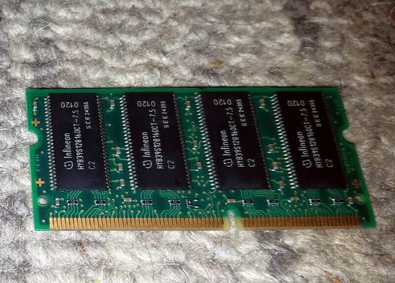 HYS64V16220GDL-7.5-C2 Infineon 128MB PC133 non-ECC Unbuffered CL3 144-Pin SoDimm - Image 2 of 2