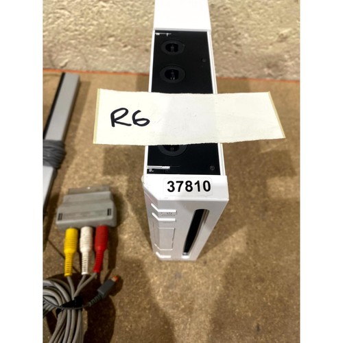 Nintendo Wii RVL-001(EUR) Video Gaming Console White AV/USB Ports w/ Accessories - Picture 14 of 15