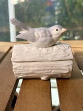 VTG Crowning Touch Collections Porcelain Bird on Branch Log Box 3" x 3.25"