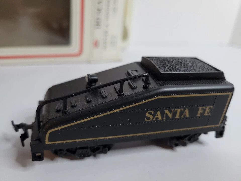 Model Power 0-4-0 Shifter Locomotive + Santa Fe Tender #6634 HO Vintage w/ box - Image 4 of 4