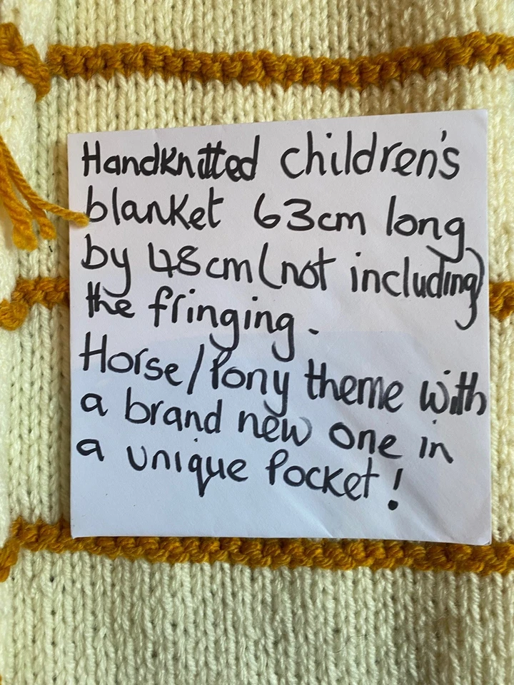 Manta bebé tejida a mano tema pony/caballo con un nuevo pony/caballo Foto 2 de 4