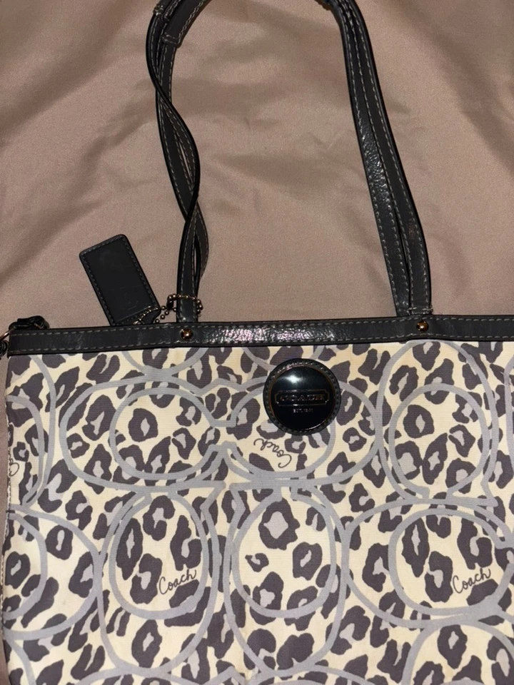 Auténtico Bolso de Mano Coach F17973 Gris Ocelote Nylon Cartera Estampado Leopardo Foto 2 de 4