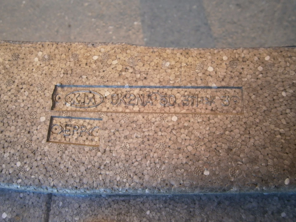 Amortiguador de parachoques trasero espuma np50603 KIA Spectra sedán 2000 2001 2002 2003 2004 OEM Foto 4 de 4