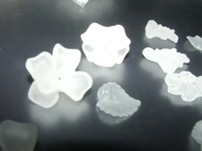 Crafters 75+ pieces of Hard White Plastic Small Floral Shapes Be Creative NOS 