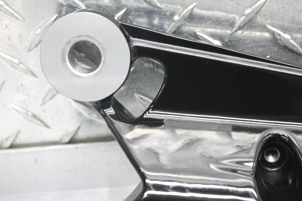 Indian Scout Sixty 2017 silenciador negro tubo de escape soporte montaje Foto 2 de 4