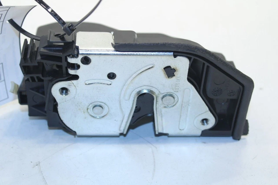 09-16 BMW 328I xDrive SULEV Actuador de pestillo de cerradura de puerta trasera izquierda 51227229459 Foto 3 de 4