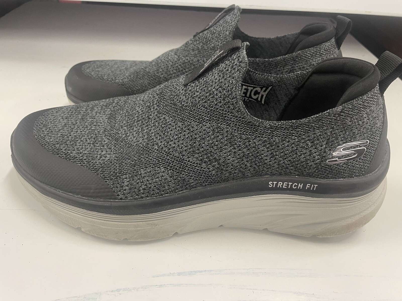 SAOLA Skechers D'Lux Walker scarpe da uomo taglia 11 232163 WW grigie