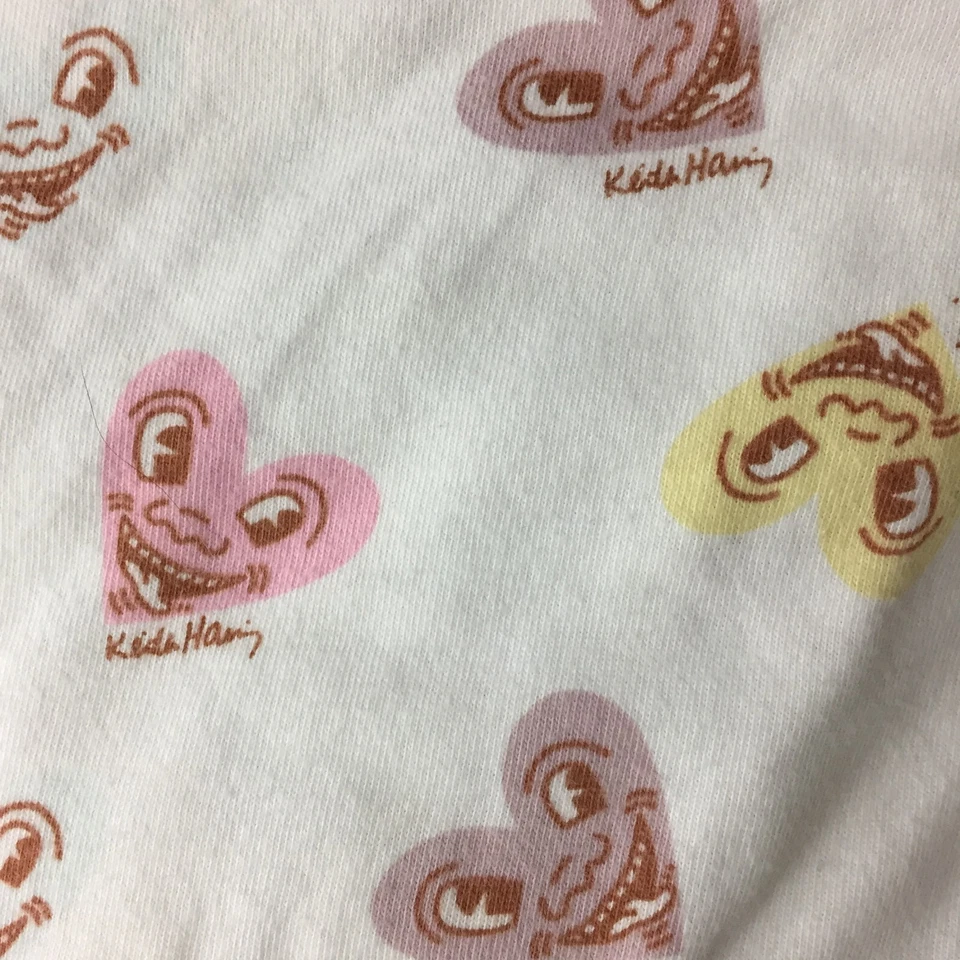 Camisa Sprzny KEITH HARING Uniqlo para mujer talla mediana multicolor con estampado de logotipo de corazón Foto 3 de 4