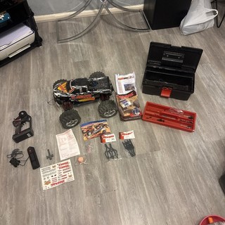 Traxxas T Maxx 2.5R nitro remote controlled buggy 4x4 truck with spares
