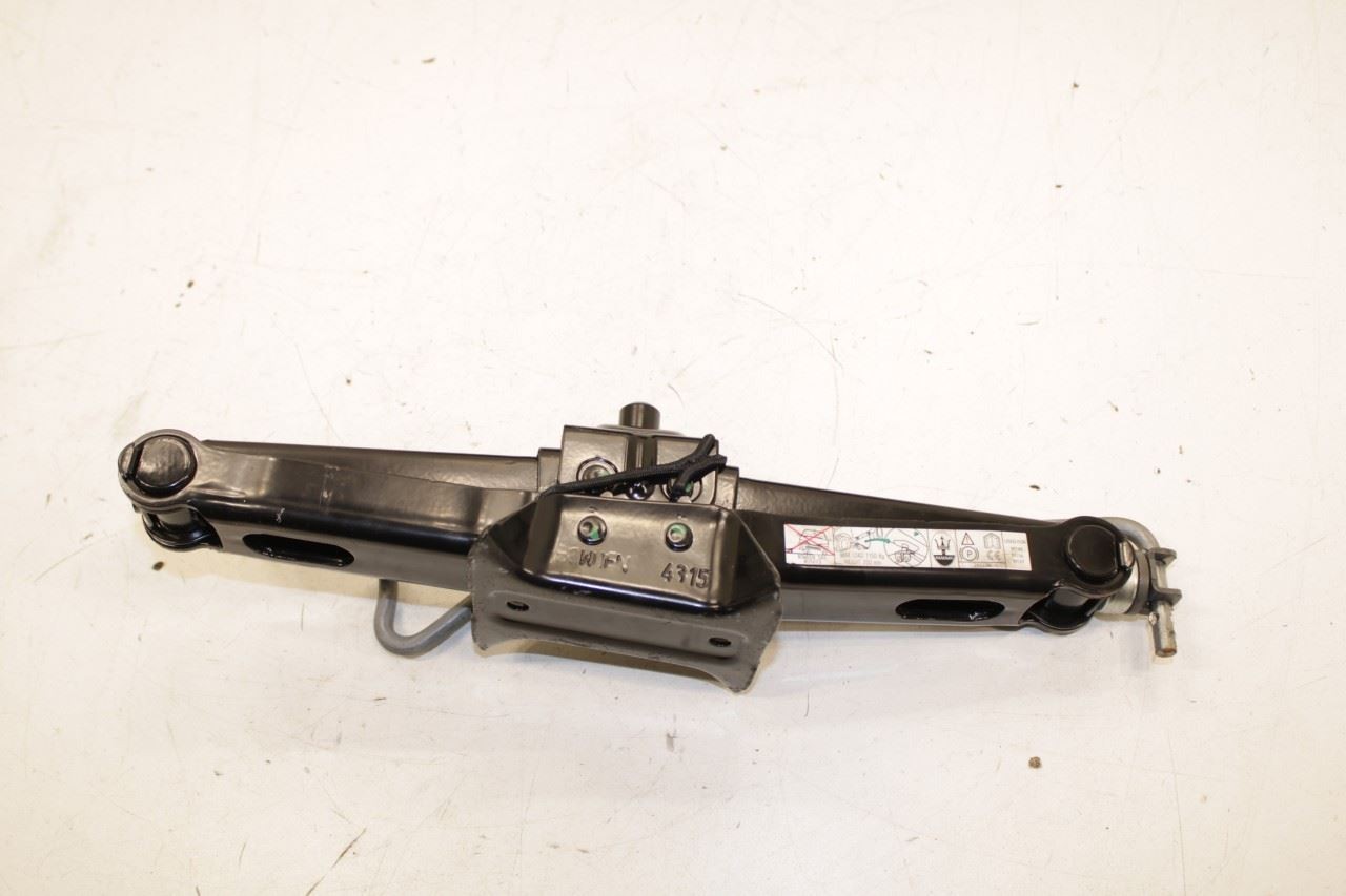 14-19 Maserati Ghibli S Q4 3.0L Lift Jack and Tool Kit w/ Foam Holder Container