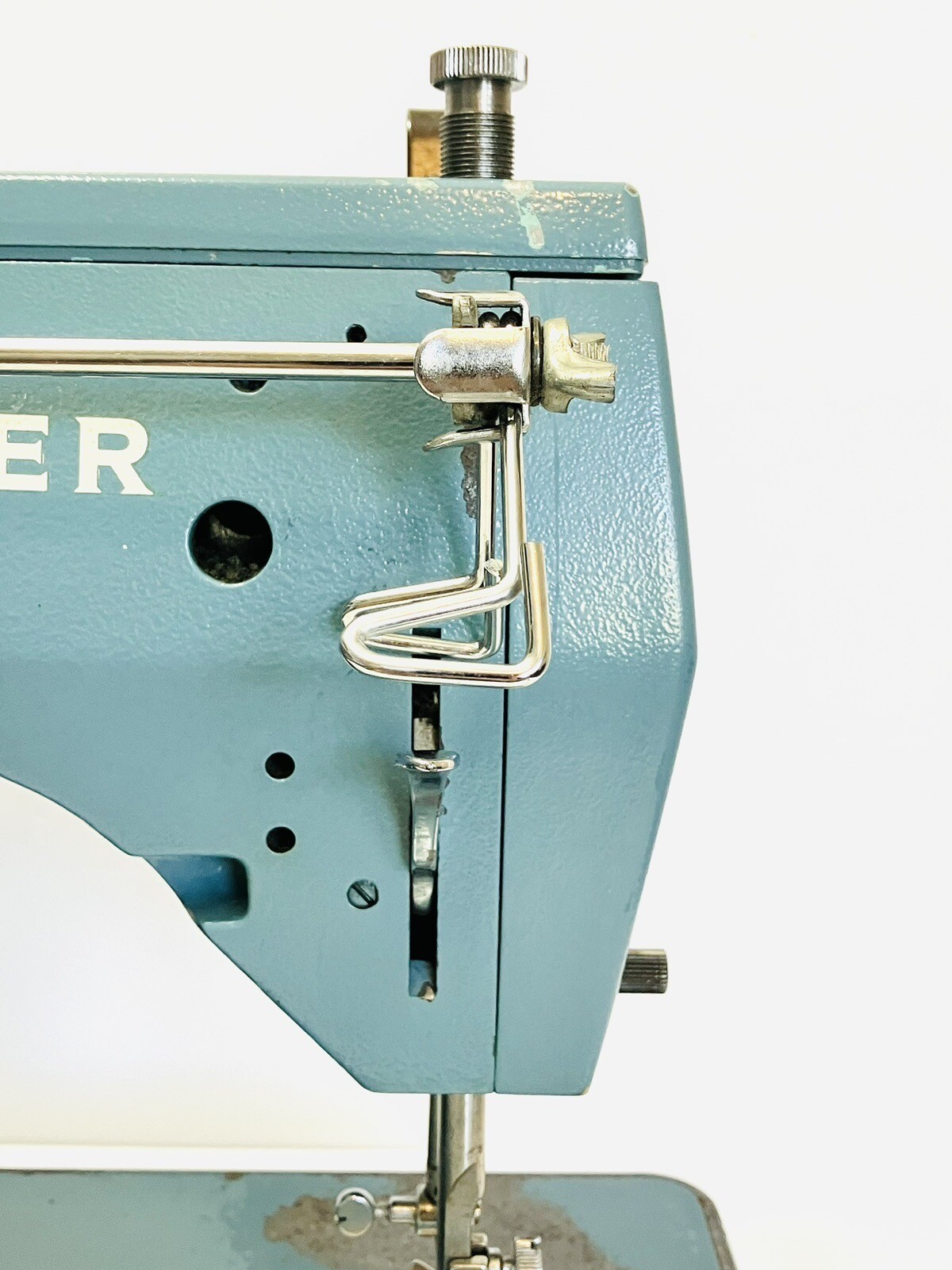 Singer Commercial Industrial Sewing Machine Model 2033 FOR PARTS NOT