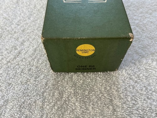 VINTAGE REMINGTON UMC ONE R6 SKINNER KNIFE WITH SHEATH AND STONE IN ORIGINAL BOX - 第 24/24 張圖片