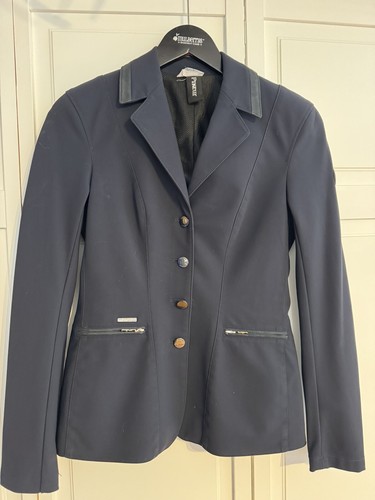Rive Equestre - PIKEUR Veste softshell Matière Ultrasonic Wiana Bleu