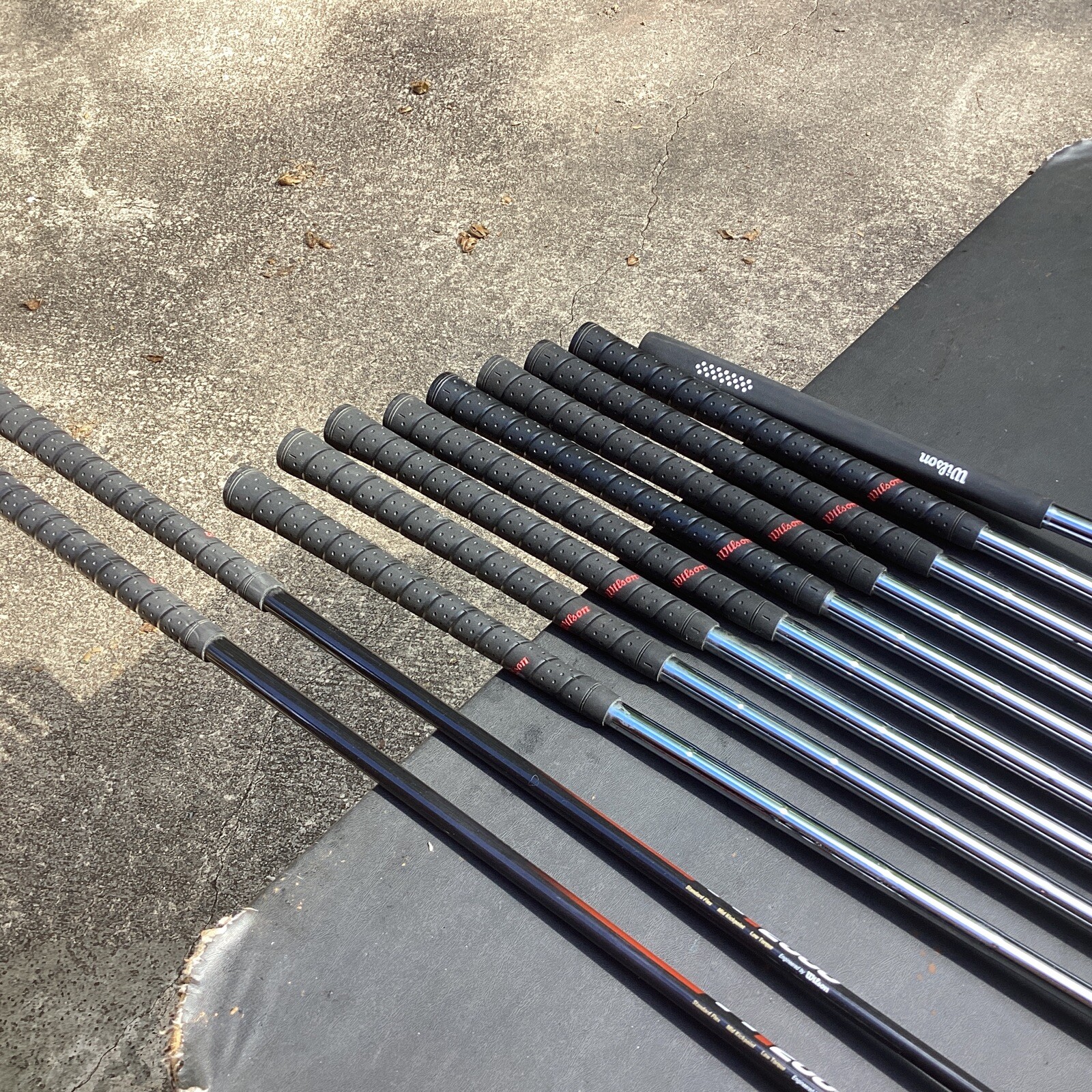 Wilson HT 2000 Midsize Golf Club Set 1,3 Wood 3-9 Iron PW and Putter R Flex