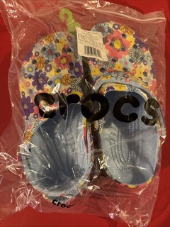 Crocs Unisex Kids Classic Retro Floral Clogs in blue calcite/multi. j6 size