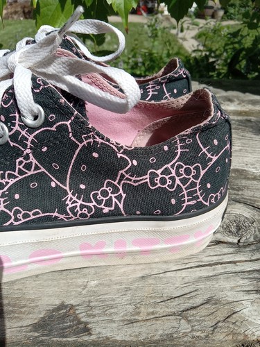 Converse Hello Kitty x Chuck Taylor All Star Canvas Ox Low Size 9 Women's - Picture 2 of 11
