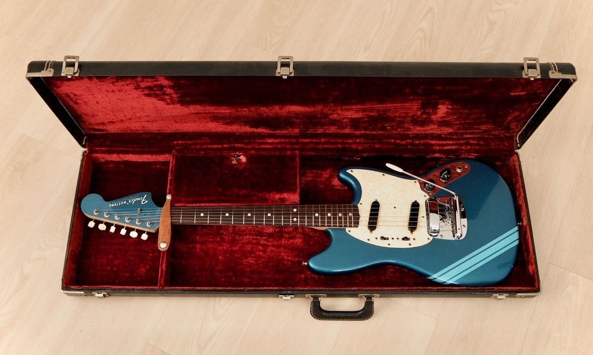 Fender Mustang 1970年代中期　Vintage Fender Competition Mustang Solid Body Electric Guitar (1970