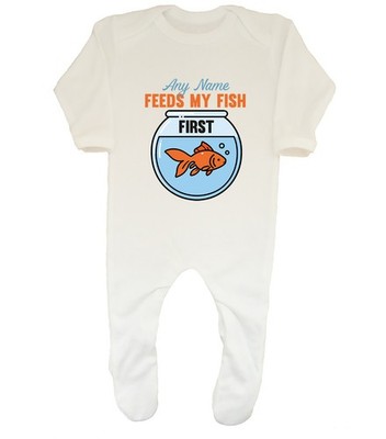Personalisiert Beliebiger Name Feeds my Fish First Baby Grow Schlafanzug Geschenk
