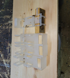 queen cage holder 
