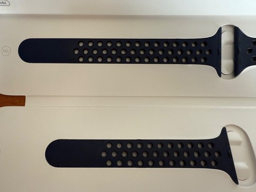 Apple Watch Nike Bracelet Sport Obsidienne/Noir pour 44/45/46/49mm MQ2X2ZM/A - Photo 3/4