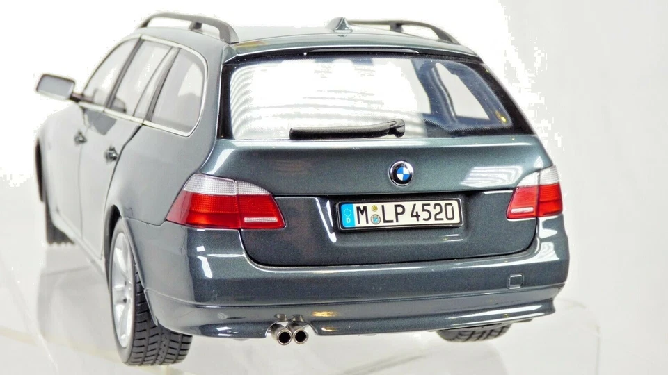 BMW 1:18 Touring Kyosho 545i E61 5 2006 camioneta concesionario coche juguete vintage V8 Foto 3 de 4