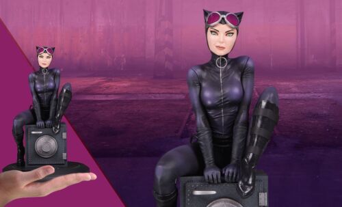 DC Comics Cover Girls - Catwoman Statue by Joelle Jones BRANDNEW in Box. - Afbeelding 1 van 5