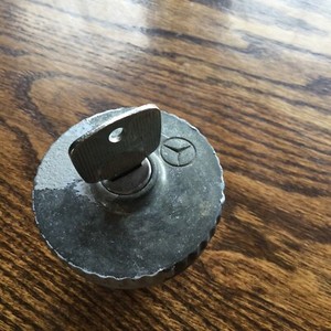 MERCEDES LOCKING GAS CAP W 110 109 108 111 112 113 220 230 250 300 SE S SL USED