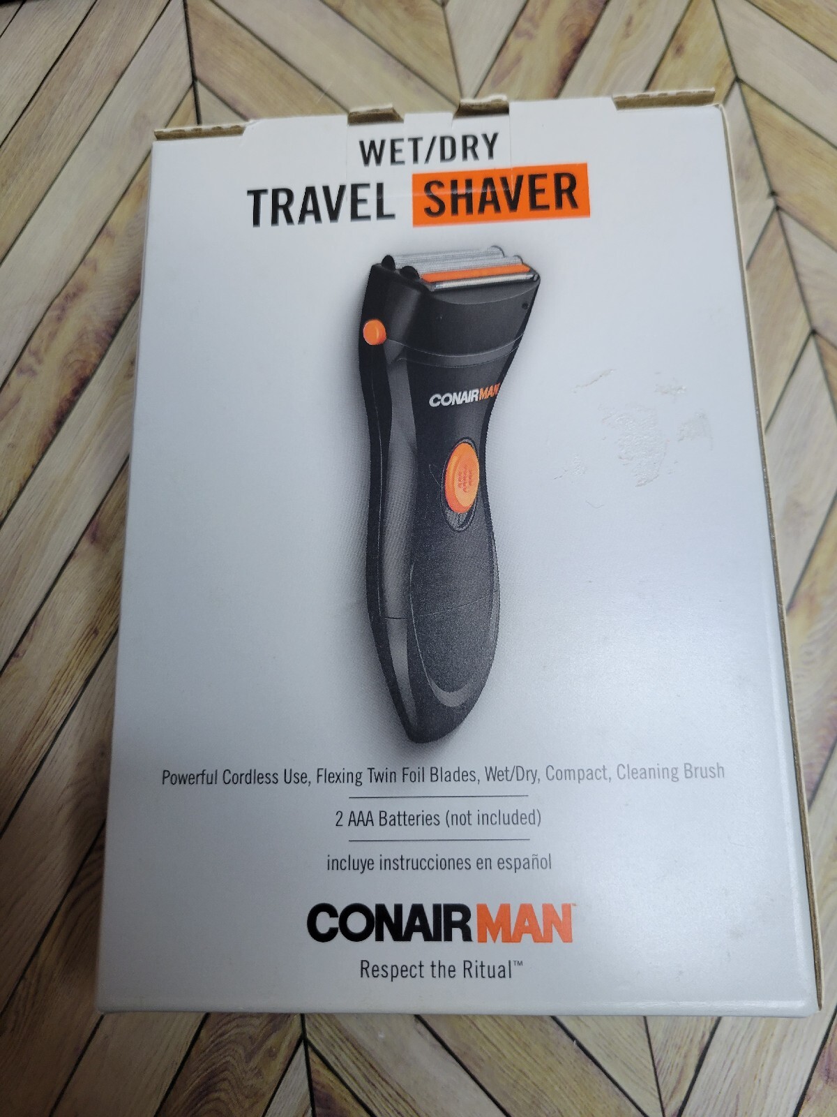 CONAIR MAN Hair Beard Compact BATTERY WET/DRY Twin Foil Blades TRAVEL SHAVER