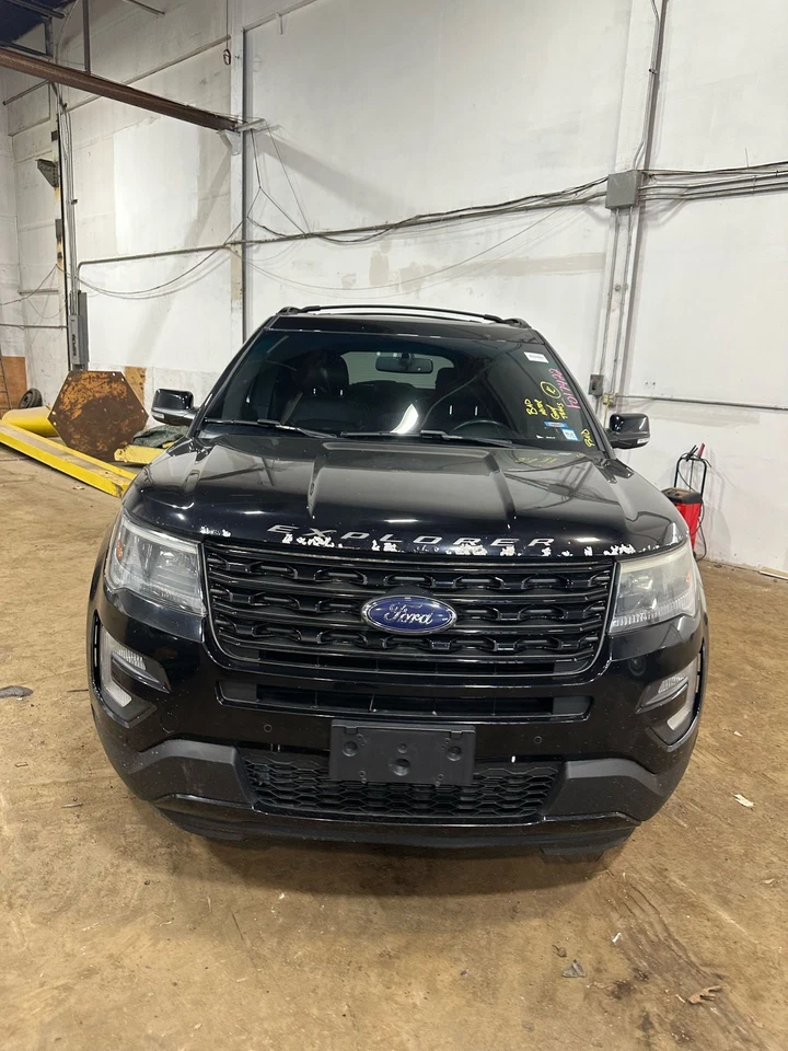 Conjunto de farol direito usado serve para: 2017 Ford Explorer Sport grau direito C - Imagem 3 de 4