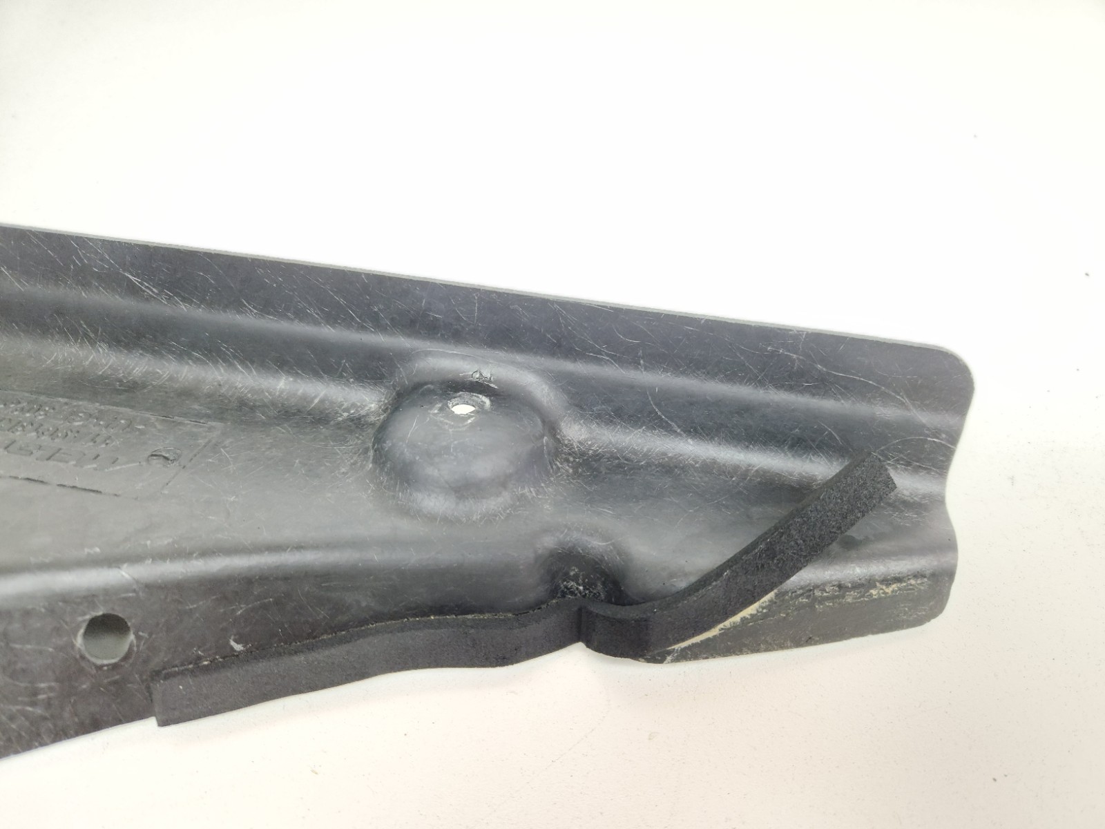 2015-2017 MCLAREN 675LT RH QUARTER INLET TRIM MOUNTING BRACKET 11A9613RP