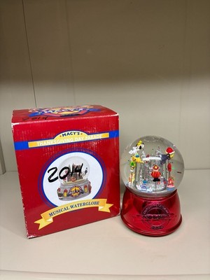 Macy s Thanksgiving Day Parade 2014 Musical Snow globe  Santa Is Coming To Town 