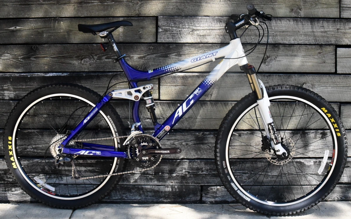 Giant Mountain Bike Full Suspension (Front & Rear) 26 in Bikes for