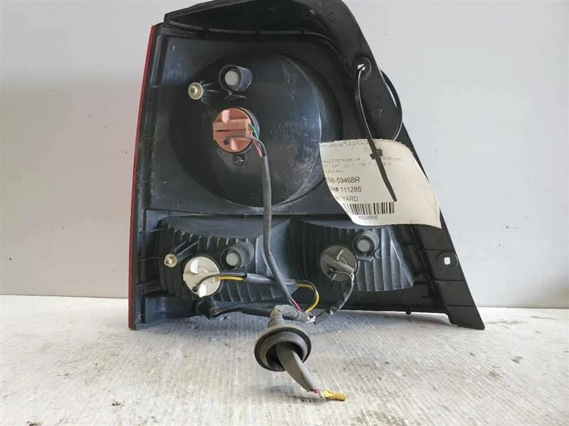 Luz trasera derecha pasajero Kia Sorento 2003-2006, número de pieza - 92402-3E030 Foto 2 de 3