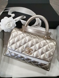 chanel handle bag