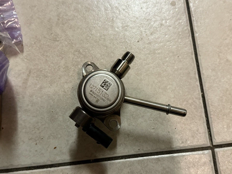 2022 雪佛兰 silverado 2.7 发动机燃油泵 12715132 原始设备制造商 — 第 3/4 张图片