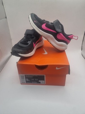 Nike Revolution 7 PSV Mädchen Turnschuhe UK Kind 8,5 EU 25 Schwarz Pink Haken &...
