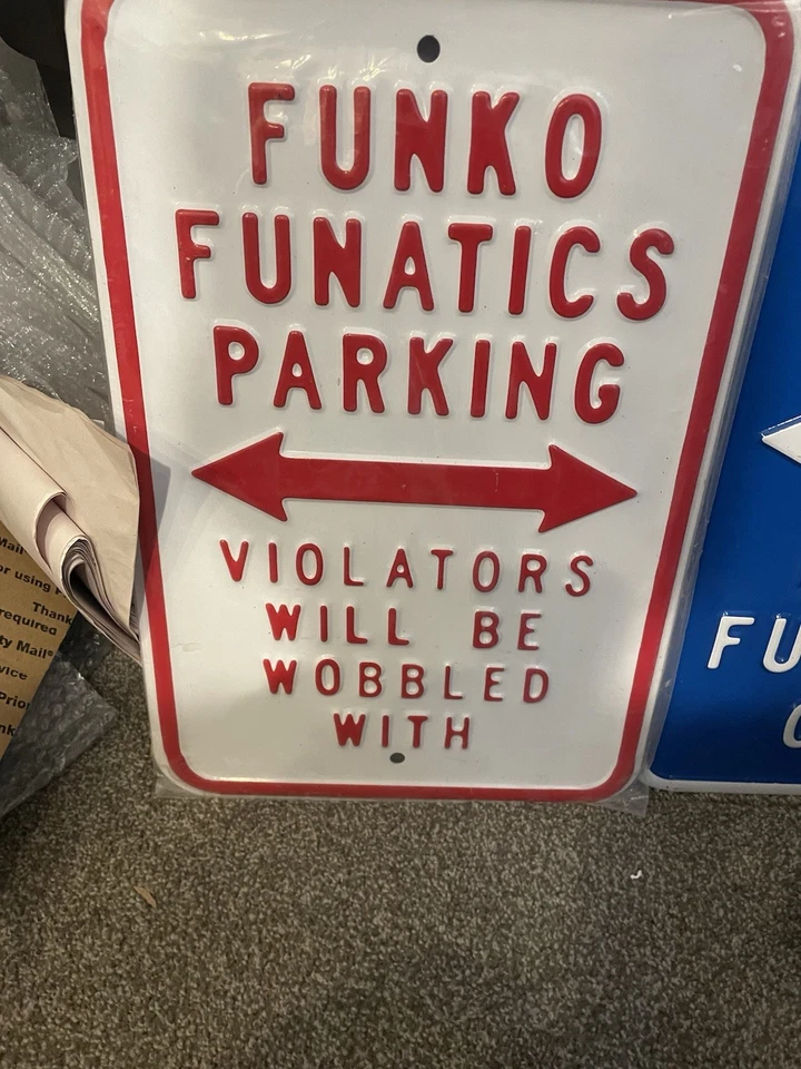 Muy Raro 2 Letreros de Estacionamiento Funko de Metal Funáticos Estacionamiento y Estacionamiento Reservado Lg Foto 2 de 4