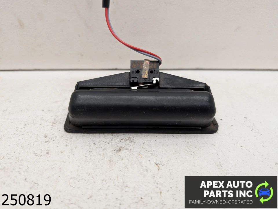 OEM 2002-2003 BMW 530i 3.0L REAR TRUNK LID LOCK RELEASE BUTTON Foto 2 de 4