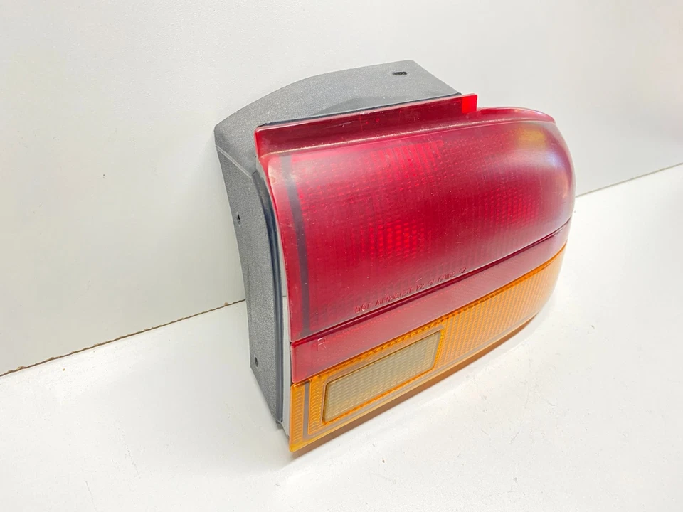 Lámpara de luz trasera lado pasajero derecho Saturn S Series 1993-1995 OEM, 166-01481 Foto 4 de 4