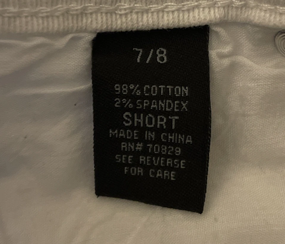 Pantalones cortos Rue 21 tiro bajo desgastados para mujer 7/8 4 de julio rojo, blanco, azul Foto 4 de 4