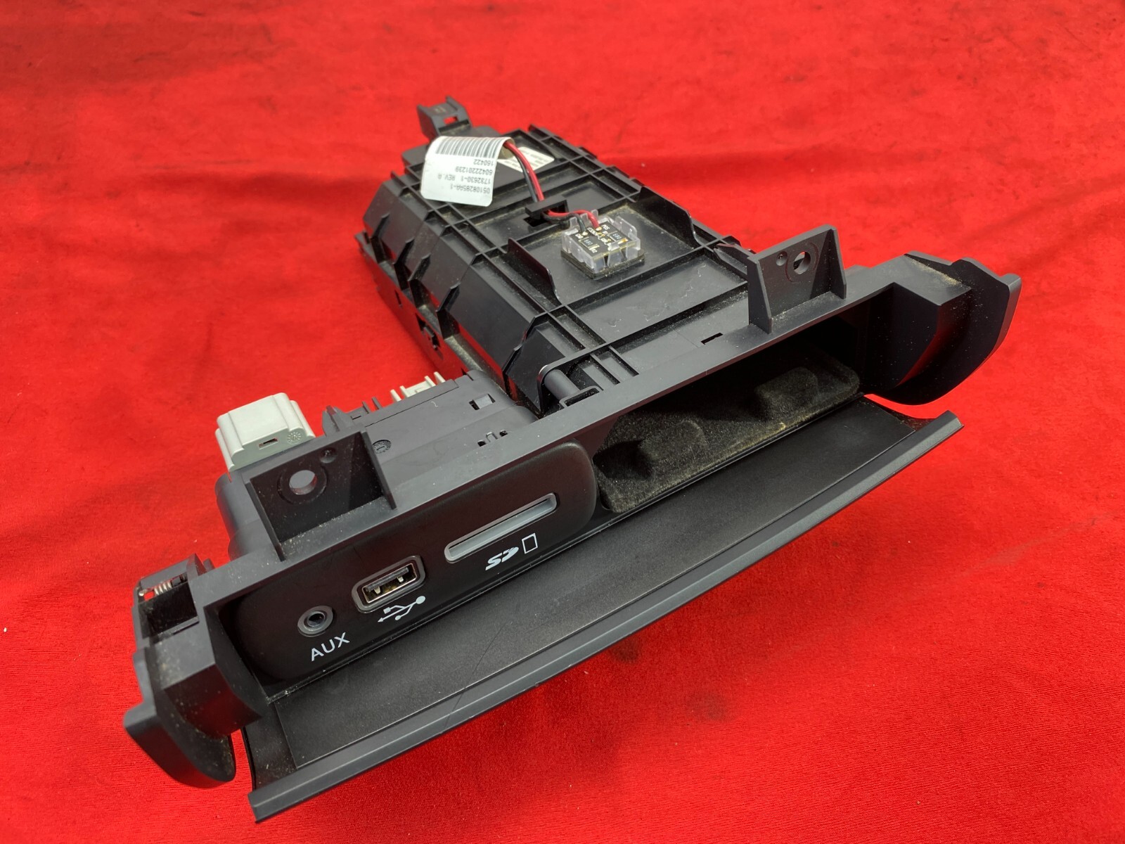 14-21 Maserati Quattro Ghibli Center Dash AUX USB Phone Storage Compartment OEM✅
