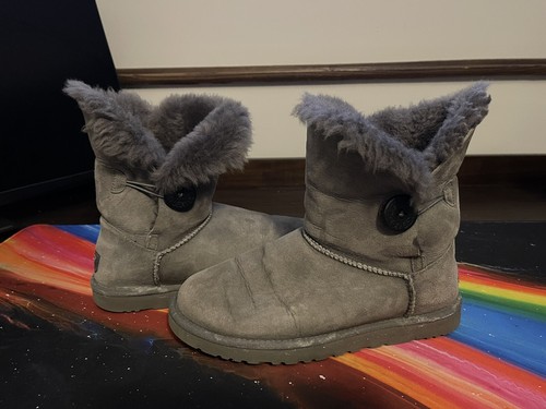 UGG Australia Bailey Button 5803 Women 