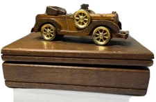 VINTAGE MEN'S MAPLE WOOD JEWERLY BOX WITH VINTAGE CAR