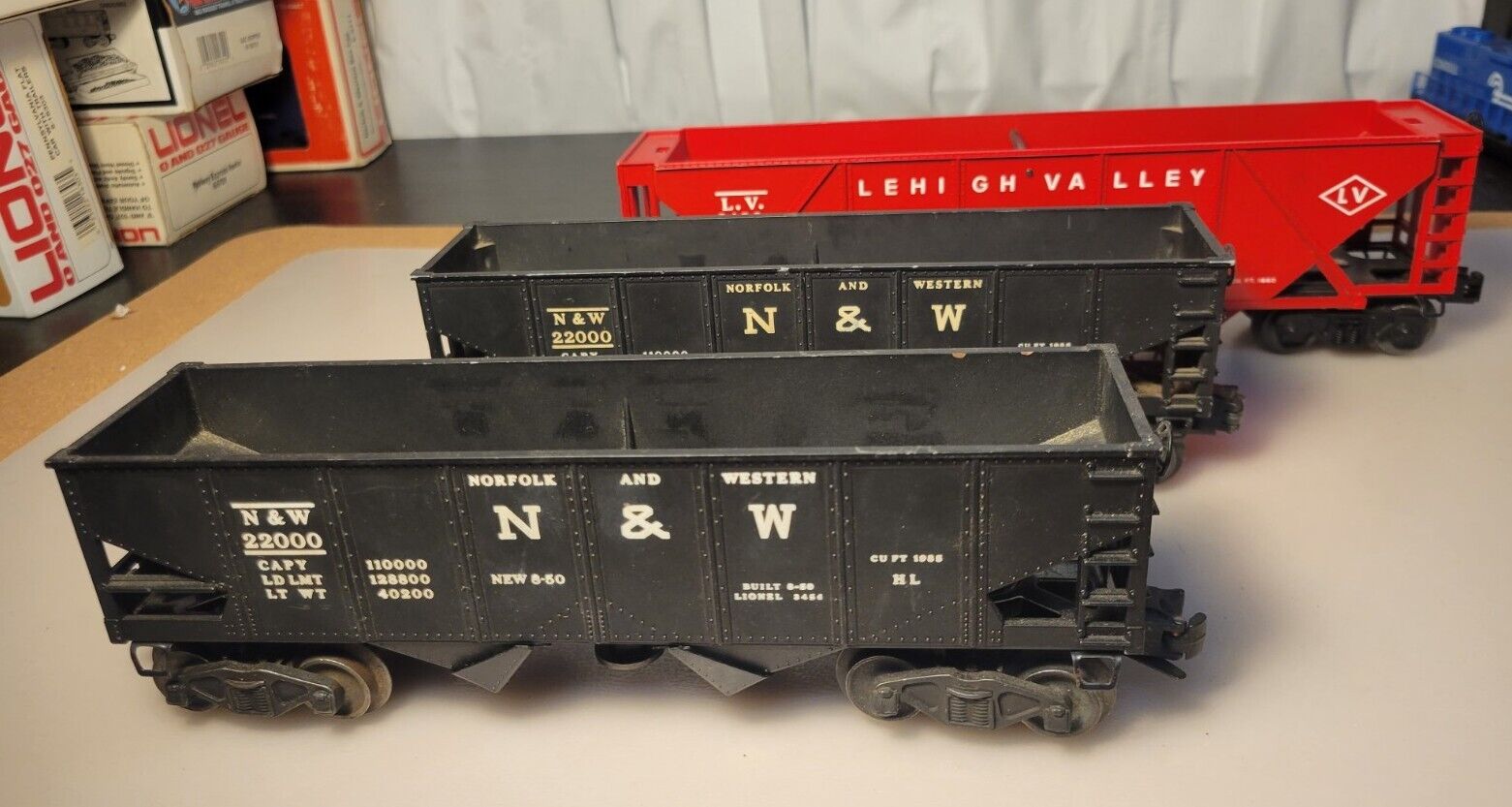 LIONEL 6-3456 (2) 1950 & 1952 NORFOLK AND WESTERN OPERATING HOPPERS & 6- 6436 LV