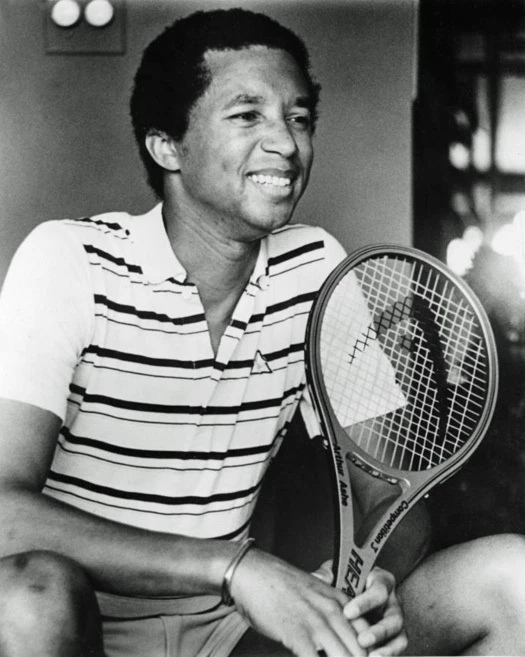 Photo Dédicacée Arthur Ashe 8x10 - Réimpression Autorisée - Légende Du Tennis