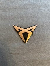 Original CUPRA Leon Emblem vorn kupfer Logo Motorhaube Zeichen 5FA853679FYLK